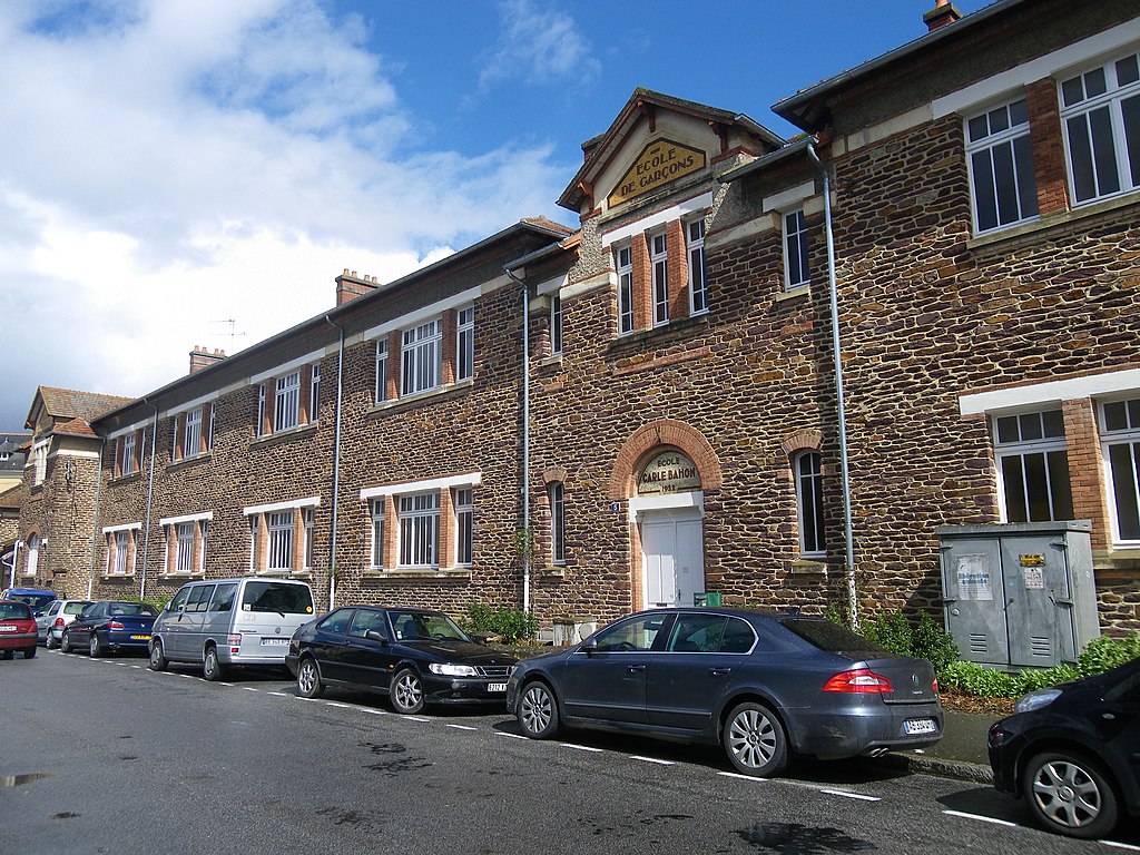 52Ecole_carle_bahon_rue_francisco_ferrer_a_rennes_-_panoramio.jpg