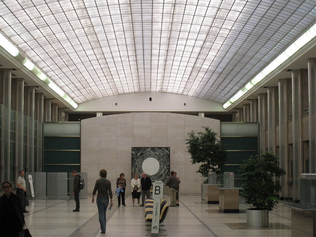 54 1024px-Bank_Brussel2.jpg