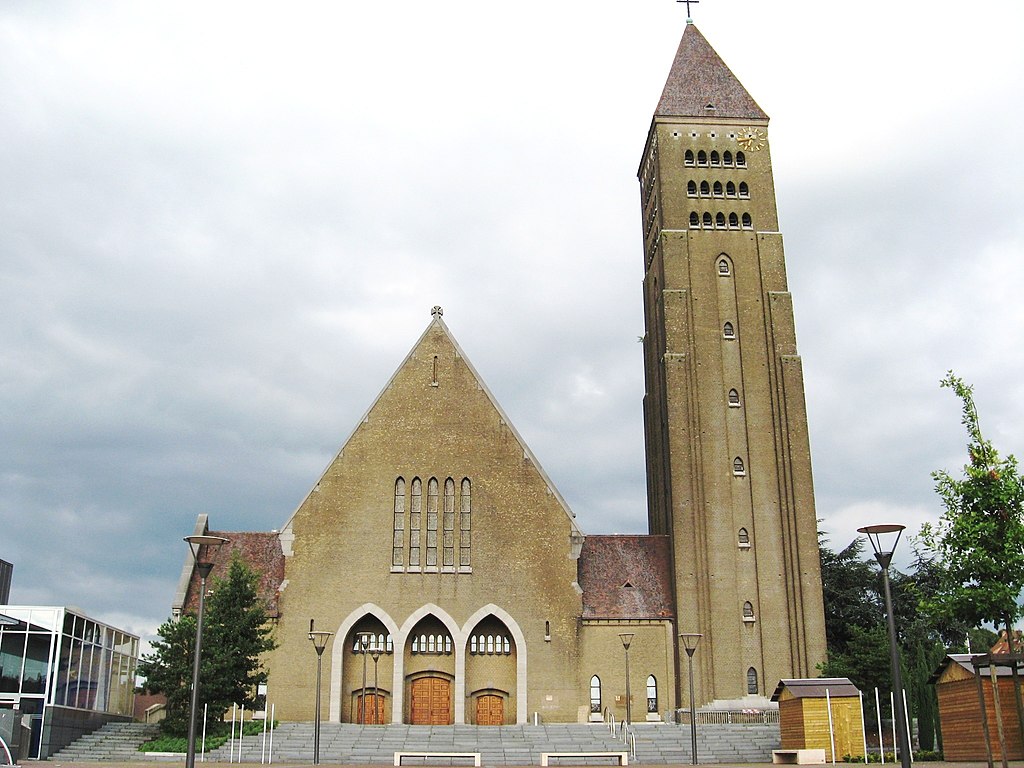 54 Genk_-_Sint-Martinuskerk.jpg