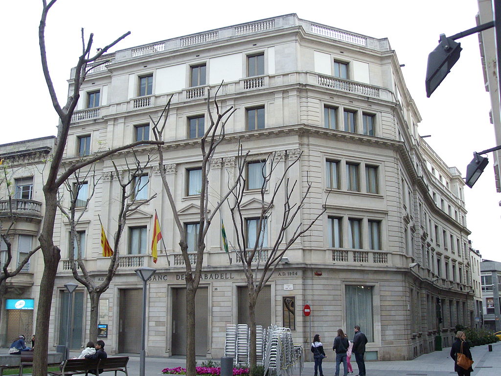 541024px-Banc_de_Sabadell,_Plaza_de_Sant_Roc.jpg