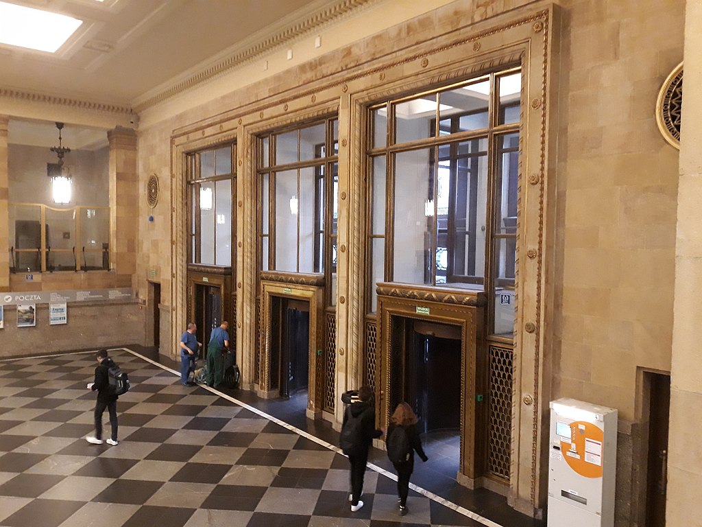 55 1024px-Palace_of_Culture_and_Science,_Warsaw_14.jpg