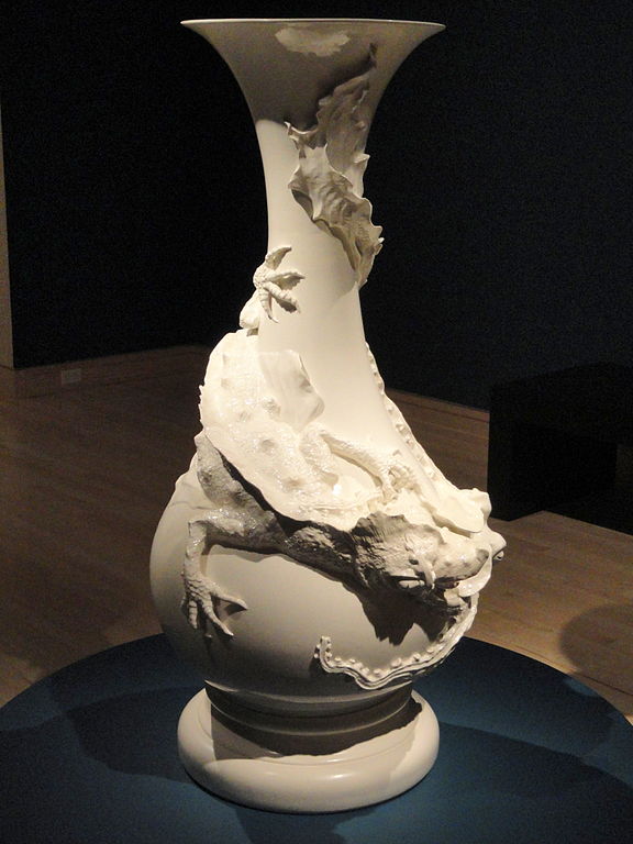 576px-Vase,_Alf_Wallander_-_Indianapolis_Museum_of_Art_-_DSC00565.JPG