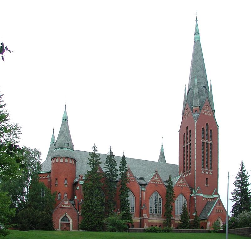 5800px-Mikaelinkirkko.jpg