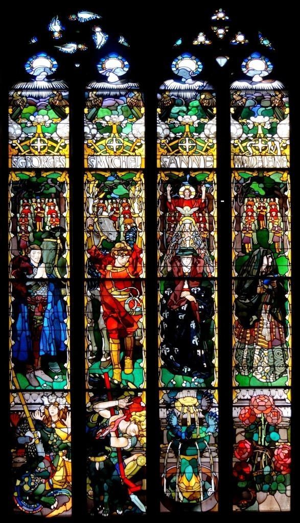 587px-Cathedrale_vitraux_mehoffer_anne_entier.jpg
