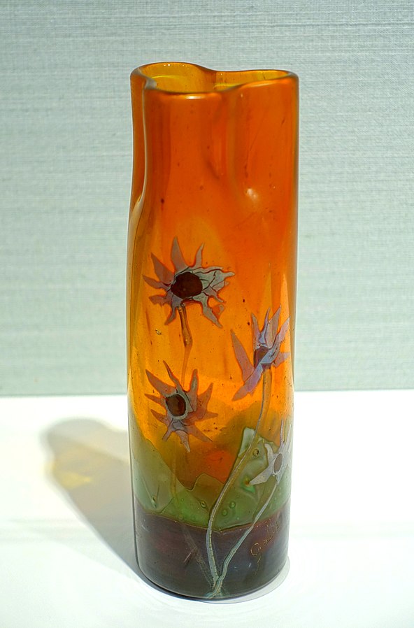 592px-Cylindrical_vase_by_Emile_Galle,_c._1900,_glass_-.jpg