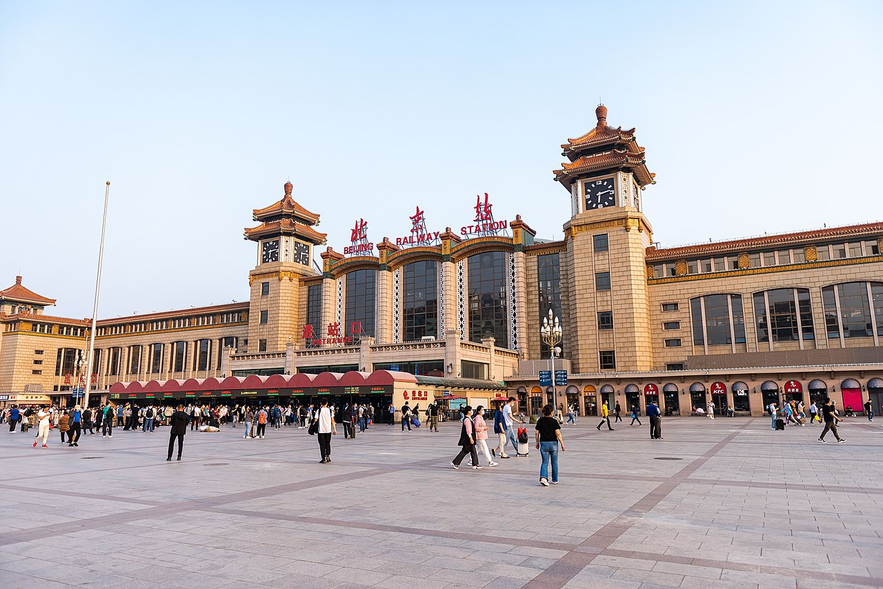 59Beijing_Railway_Station_(20210521181346).jpg