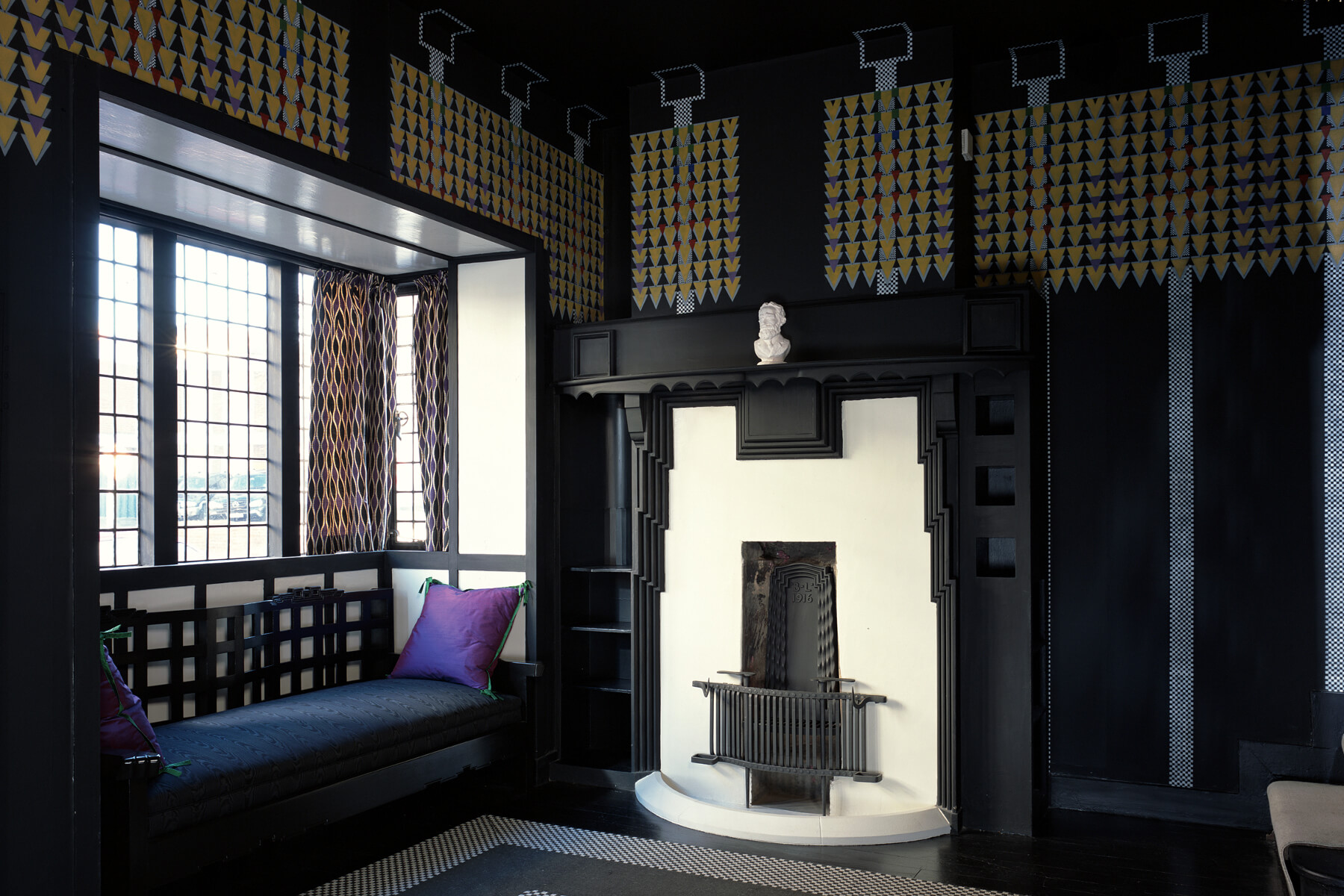 5fce1ace13fbc1d80f4bf878_78-derngate-interior.jpg