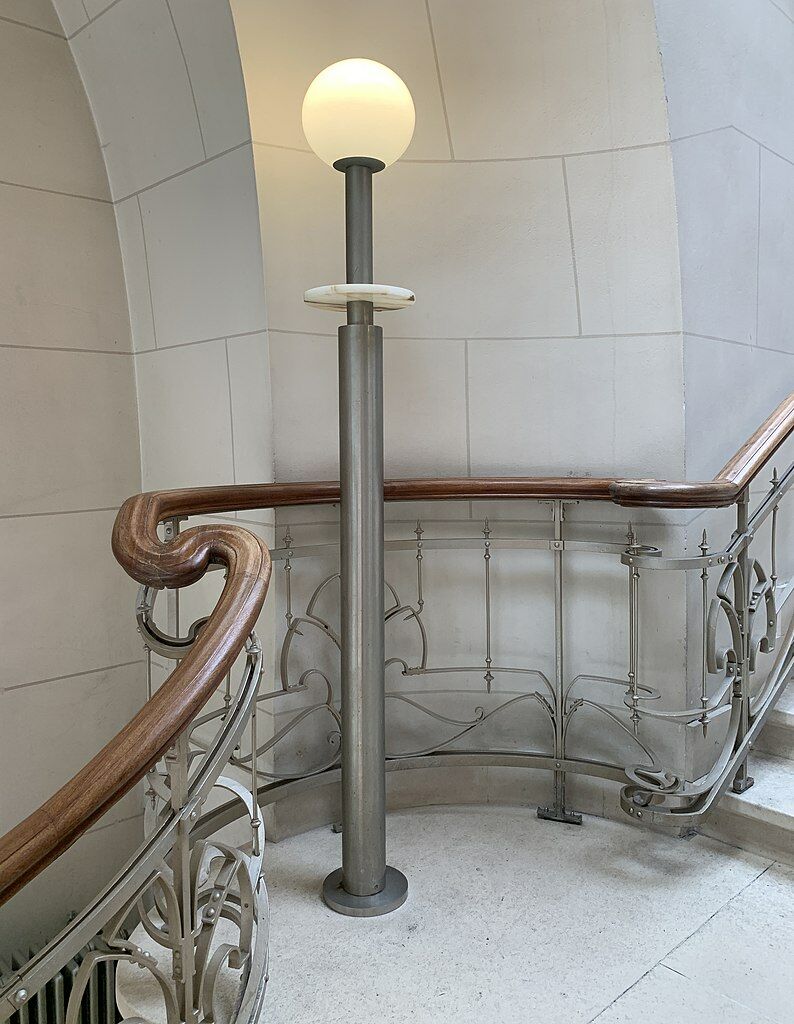 6 магазин 794px-Waucquez_staircase.jpg