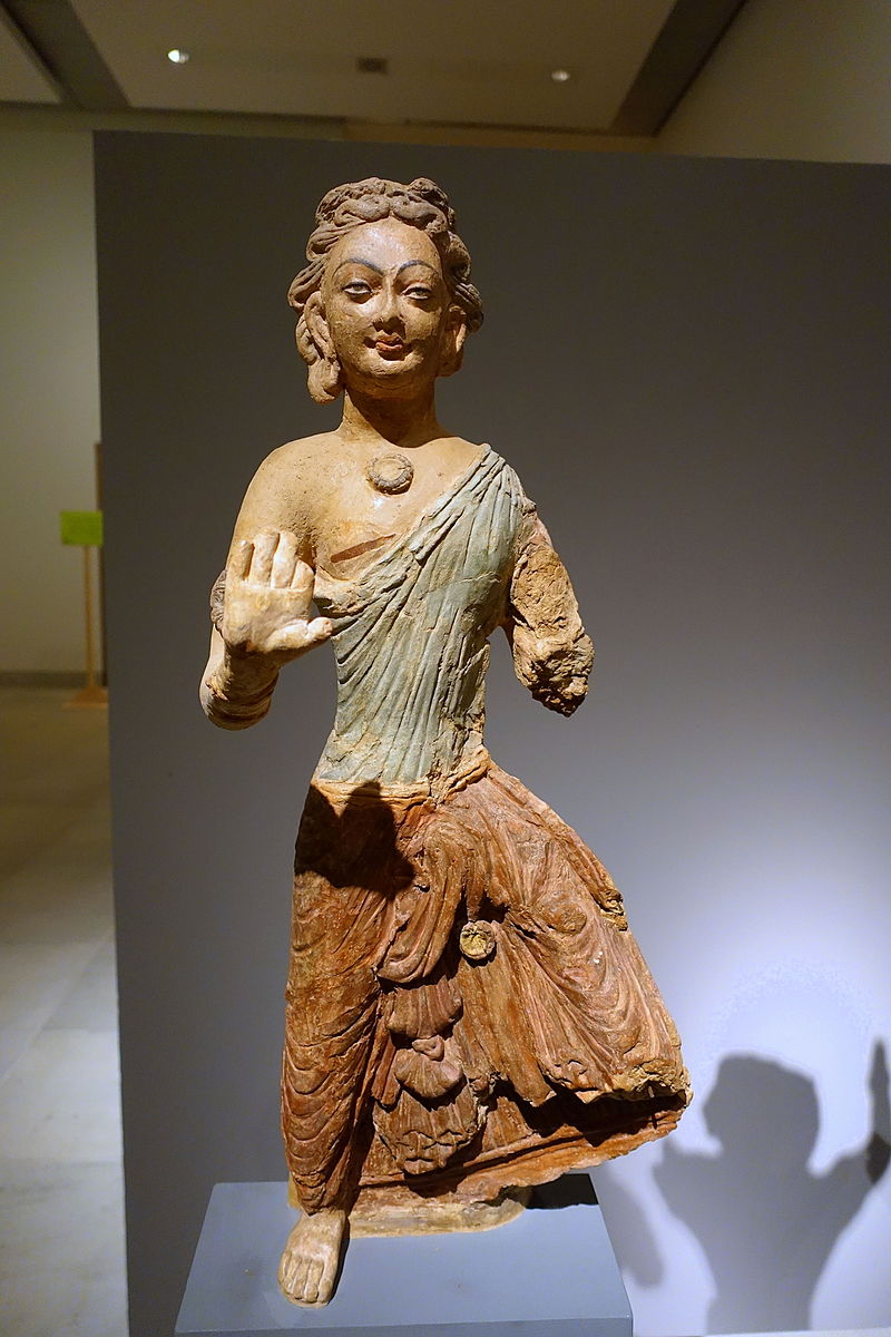 6-7 Devata_349,_Tumshuk,_Eastern_Area,_probably_6th-7th_century_AD,_painted_clay_-_Et.JPG