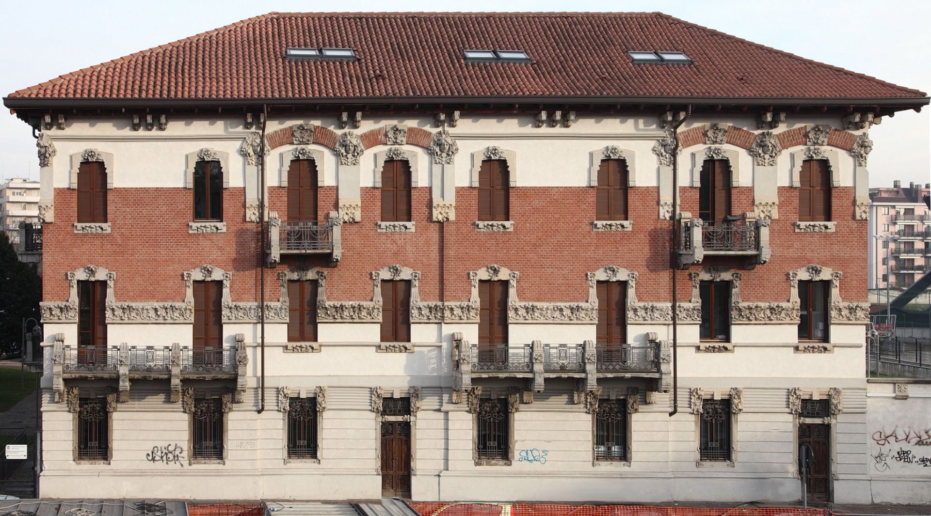6 Casa_Colombo_prospetto_principale_0.jpg