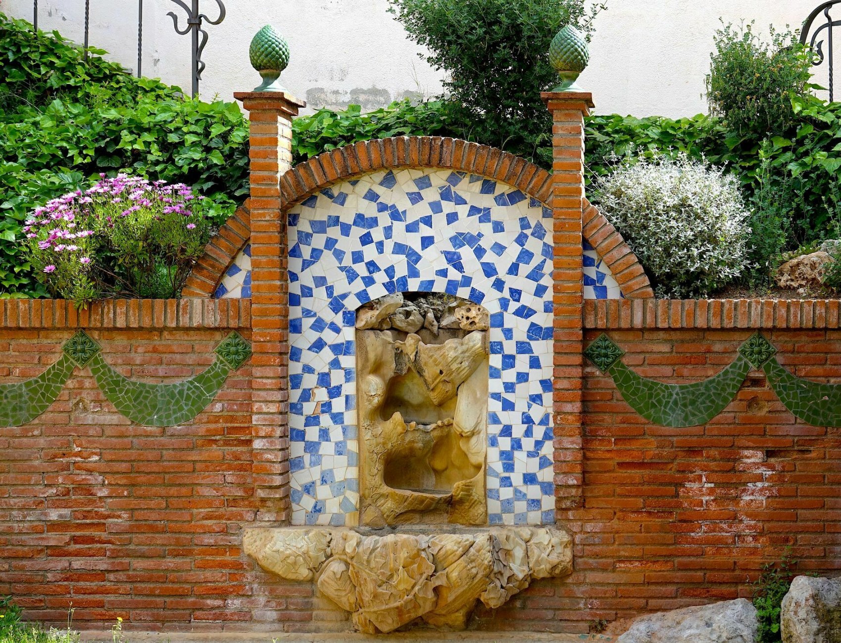 6. font trencadís guirnalda .jpg