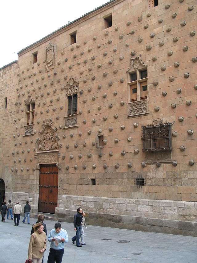 640px-House_of_the_shells_in_Salamanca зак 1517.jpg