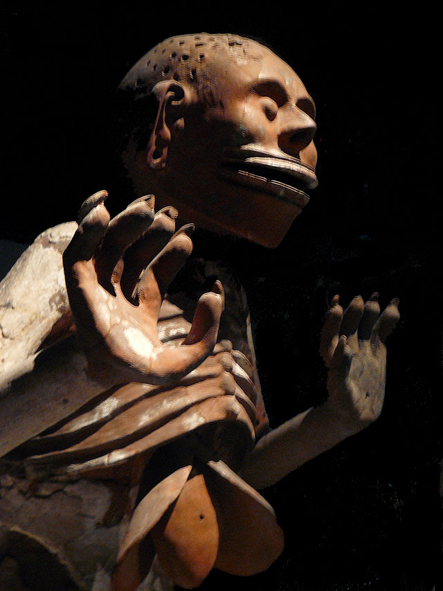640px-Mictlantecuhtli_sculpture-2.jpg