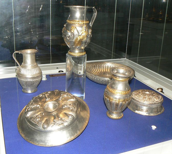672px-Vratsa-museum-Rogozen-treasure-2.jpg