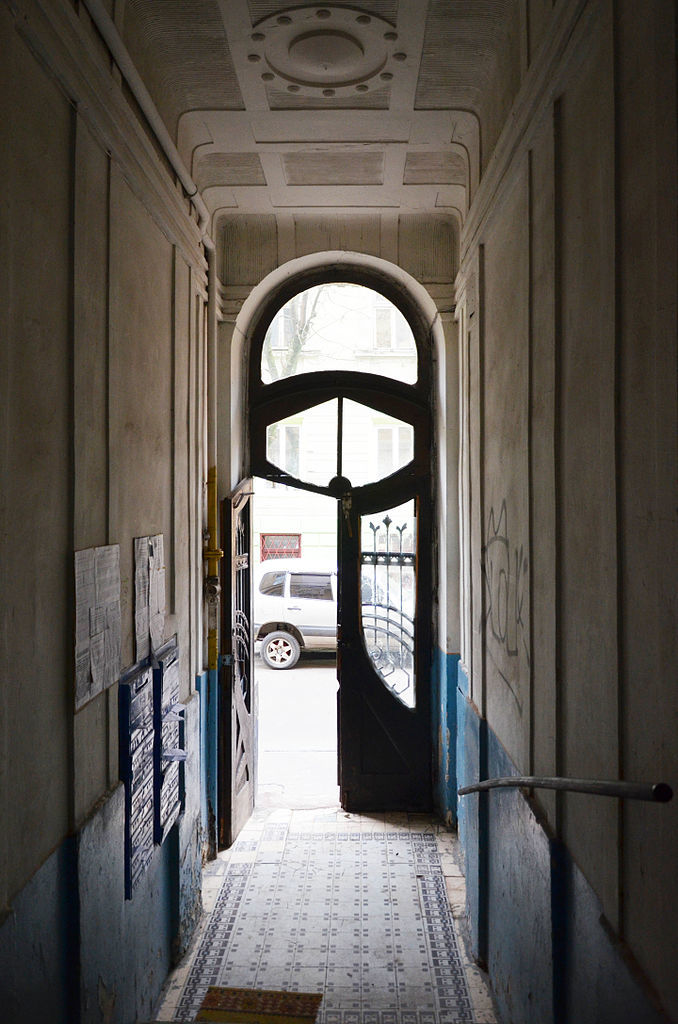 678px-2_Hlibova_Street,_Lviv_(14).jpg