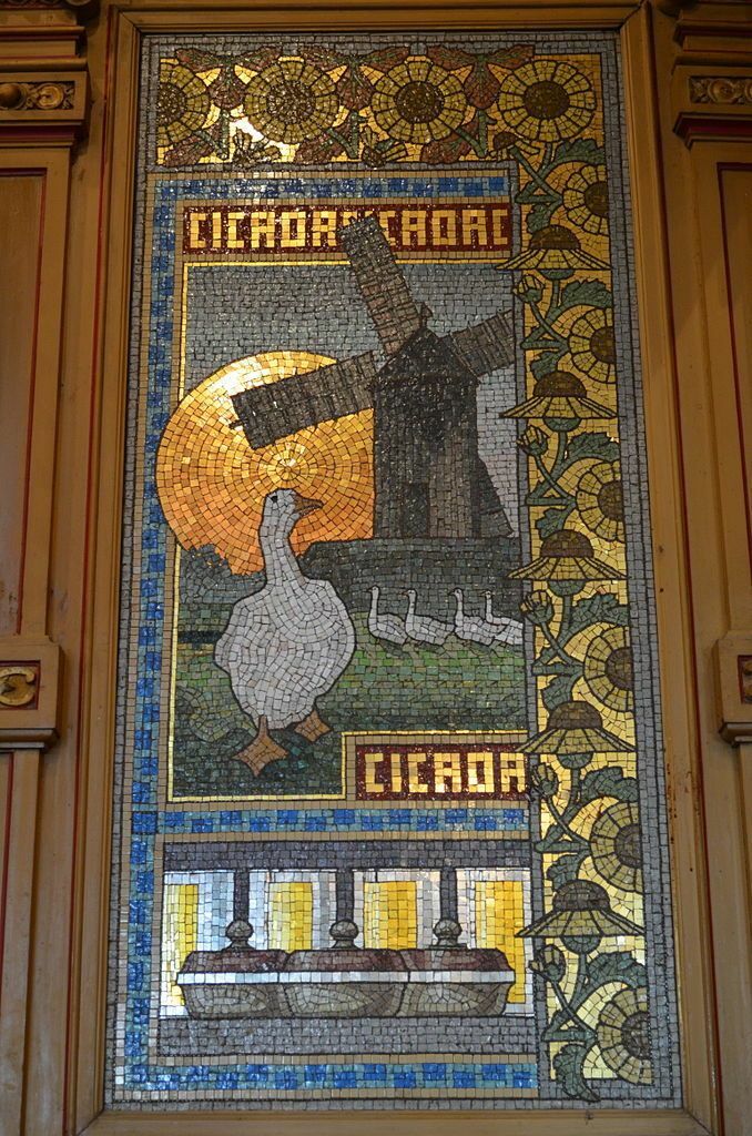 678px-Restaurant_La_Cigale_-_déco_intérieure_Art_Nouveau_(détail_2).jpg