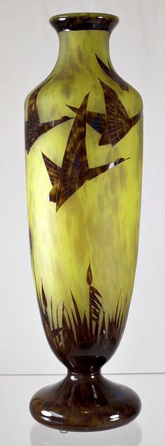 67c47cc835b7c2f70433d695c271de3c--antique-vases-vintage-vases.jpg