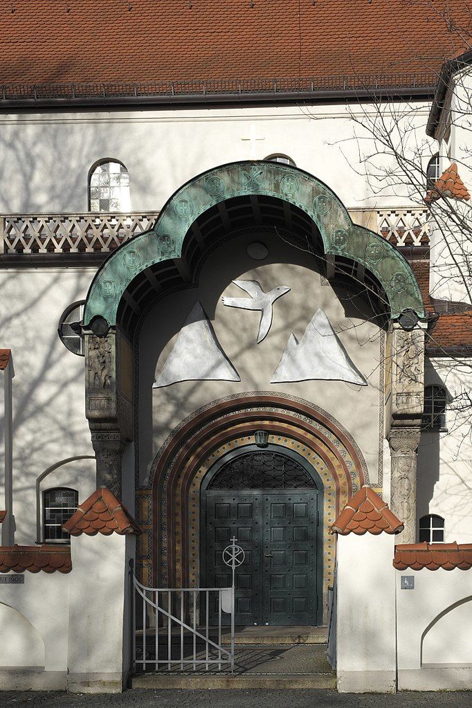 682px-München-Schwabing_Erlöserkirche_Portal_861.jpg