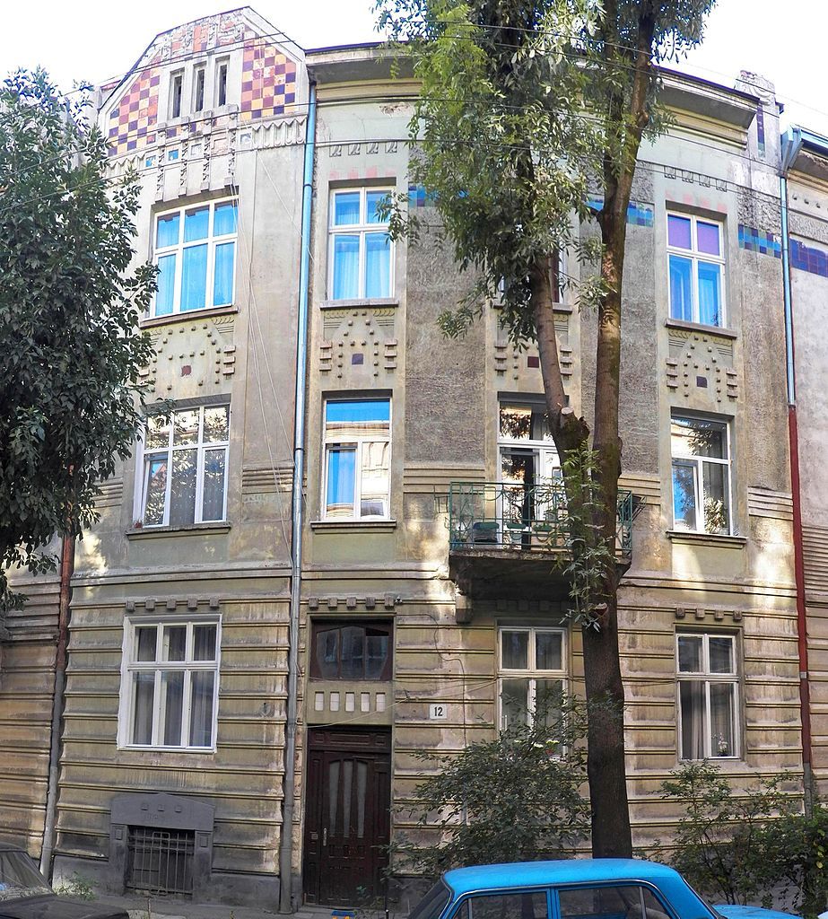7г _Dontsov_Street,_Lviv_12.jpg