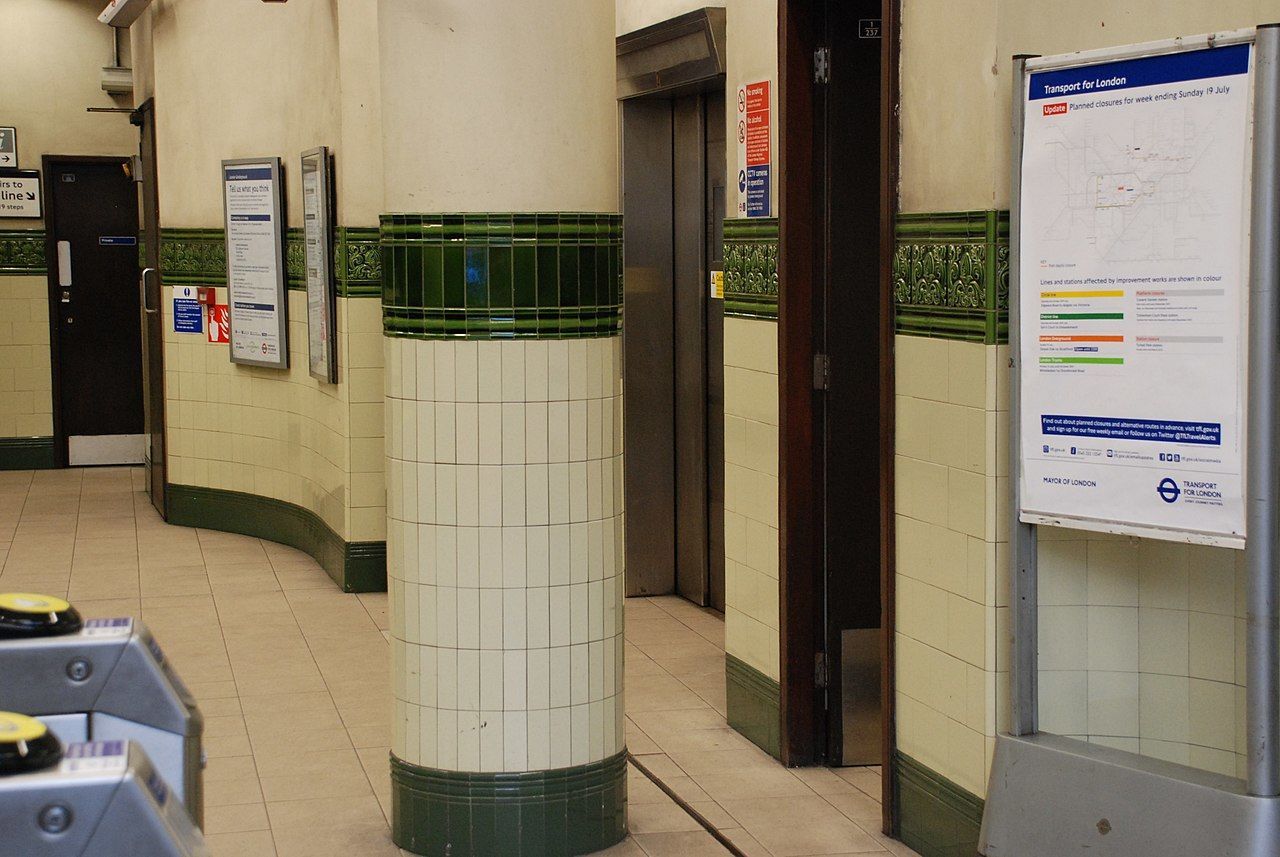 7 1280px-Belsize_Park_Station._Booking_Hall.jpg