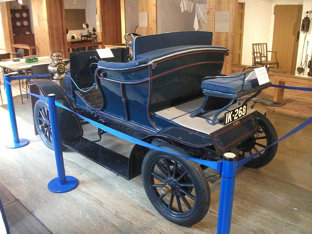 7 AdamsMailPhaetonRear.JPG