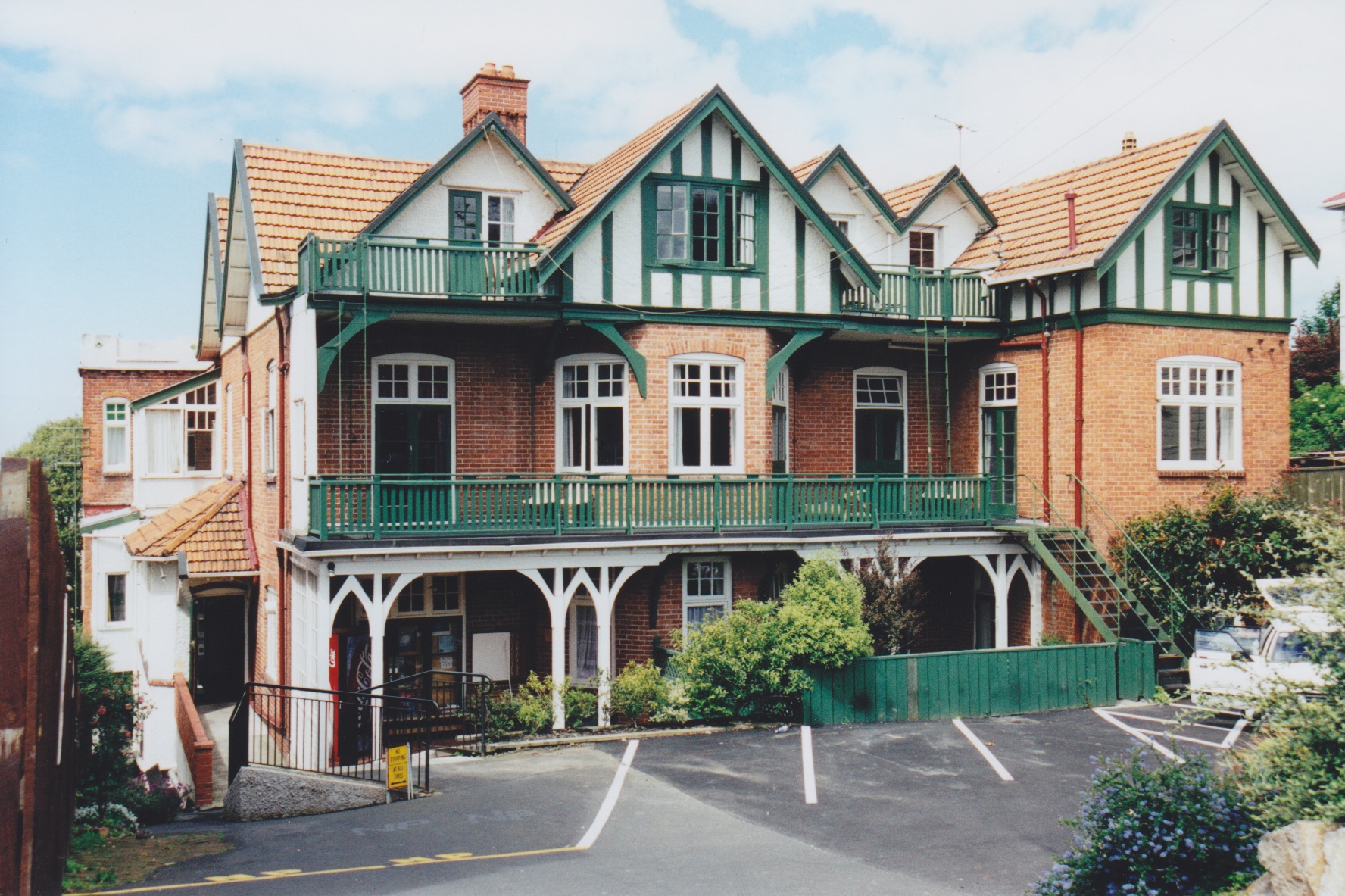 7 nurse-thomson-private-hospital.jpg