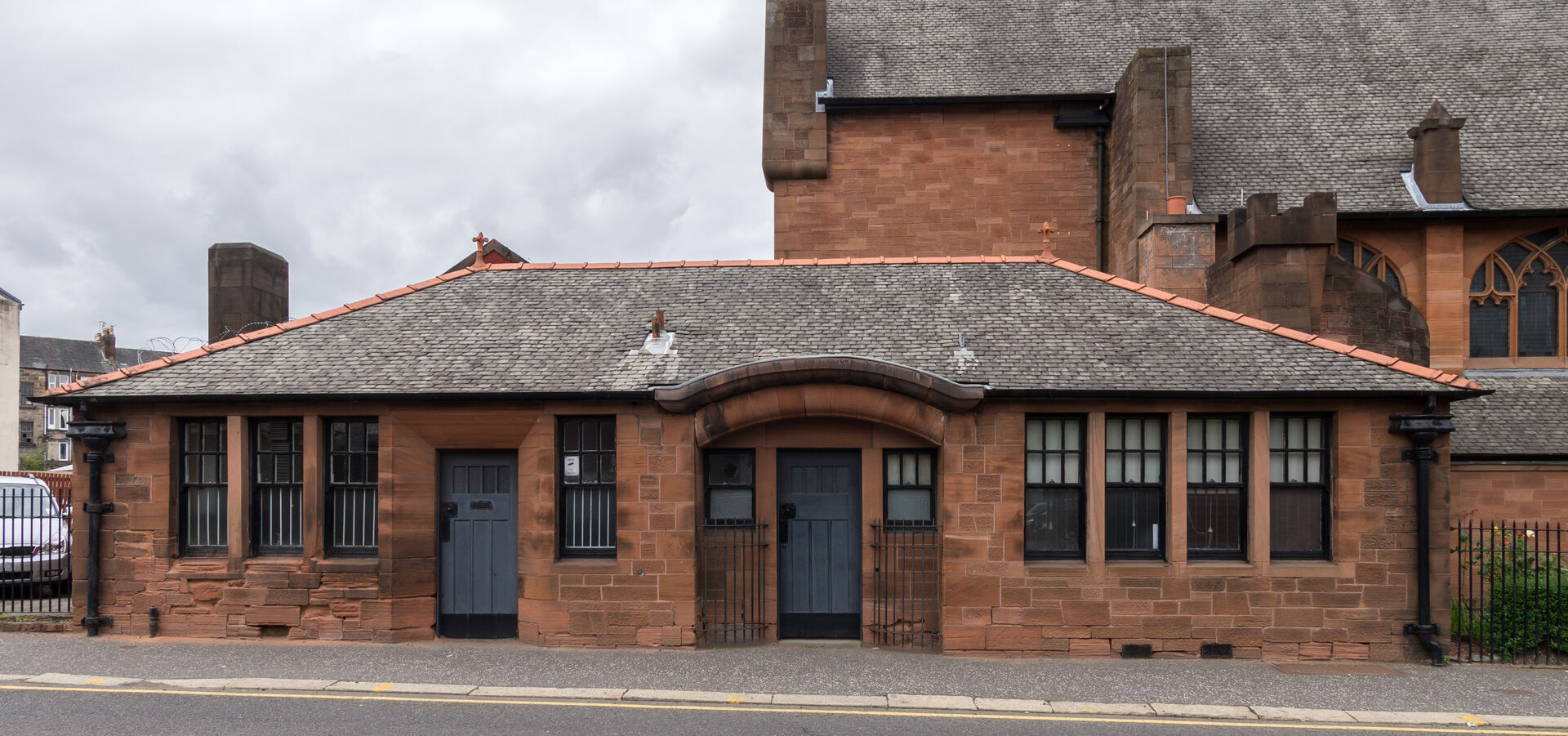 7 St_Matthew's_Church_-_Paisley_-_Exterior_-_South_Rear_Door.jpg