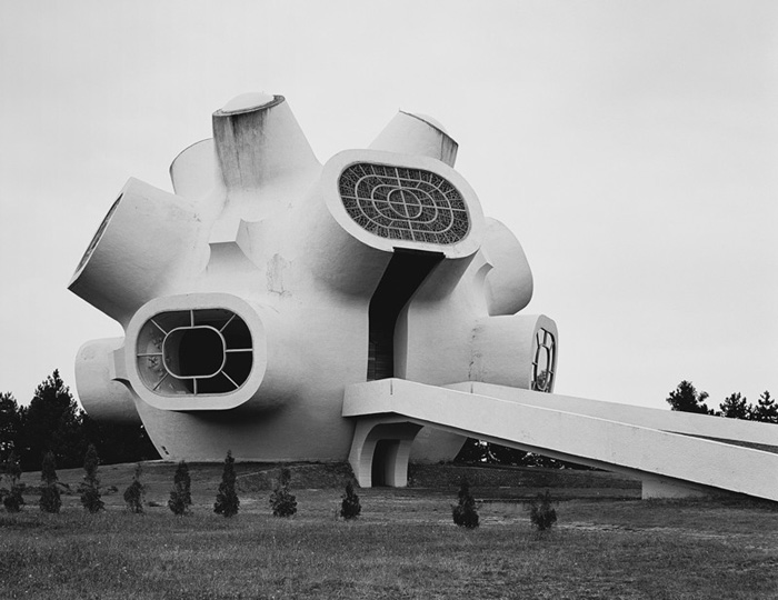 74 македония brutalism-photography-peter-chadwick4.jpg