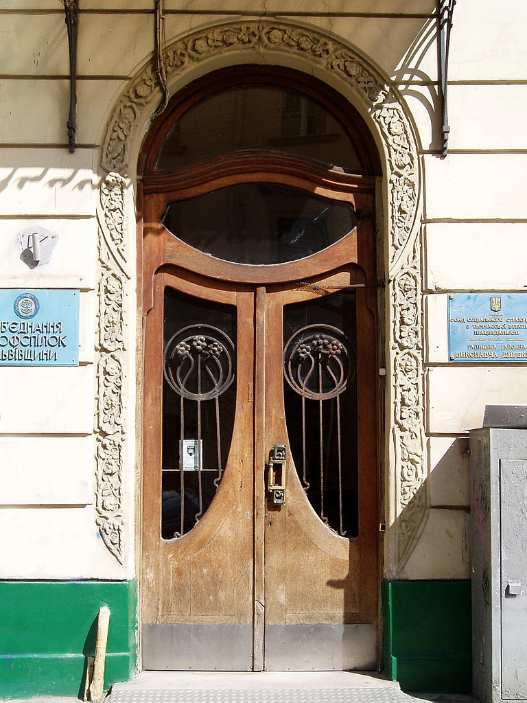 768px-4,_Prospekt_Shevchenka_(door) 1905.jpg