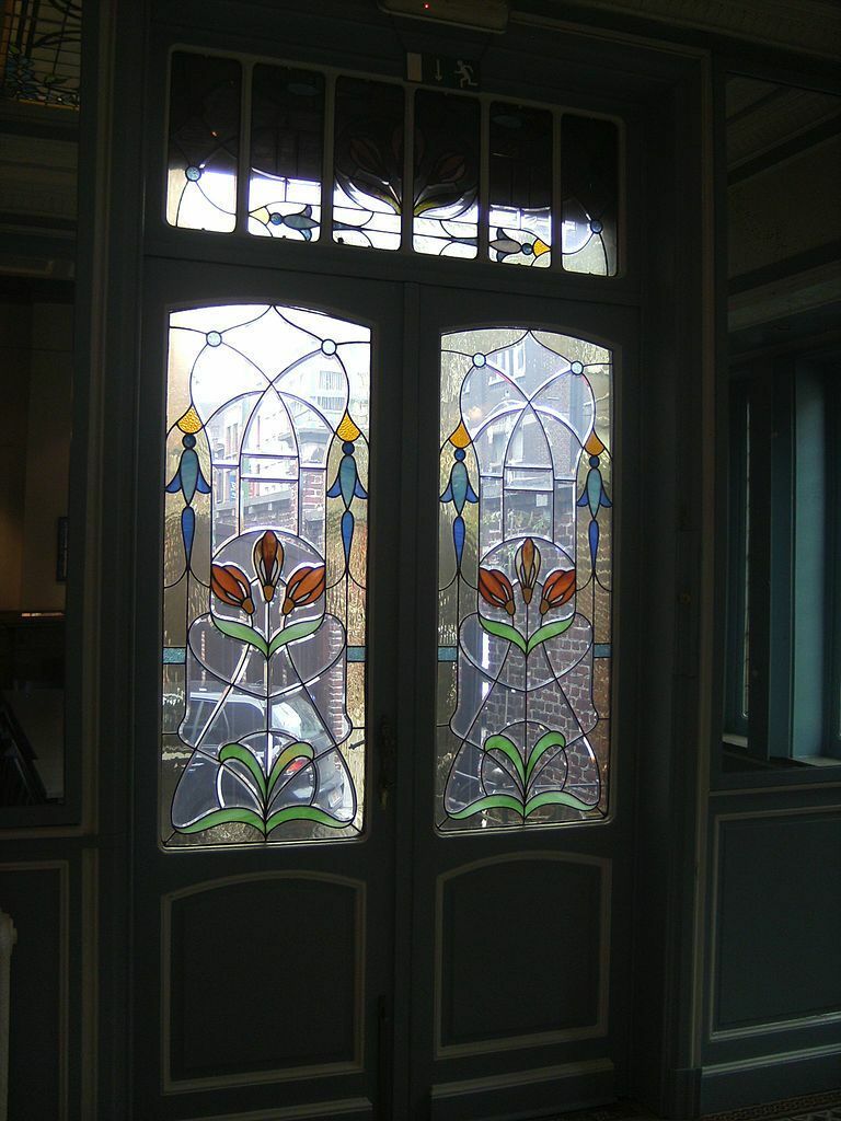 768px-Charleroi_-_Maison_dorée_-_jardin_d'hiver_(porte).jpg