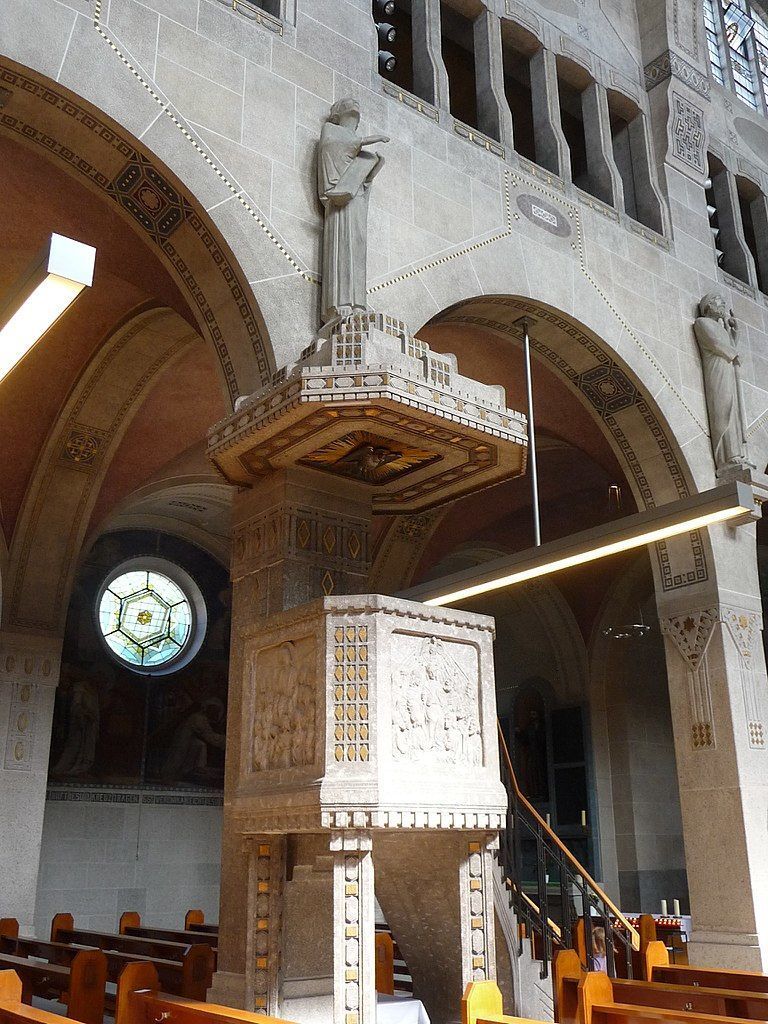 768px-Interior_of_St._Georg_(Hockenheim)_05.jpg