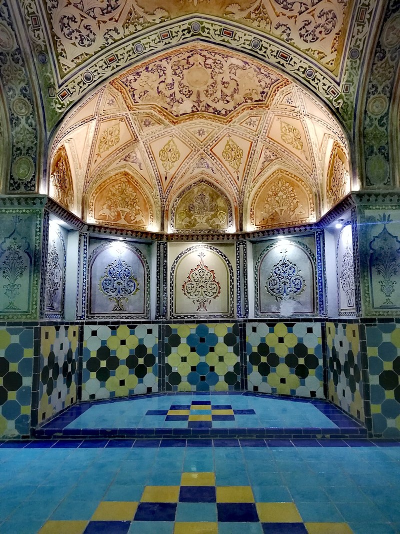 800px-سالن_میانی_حمام_سلطان_امیر_احمد.jpg