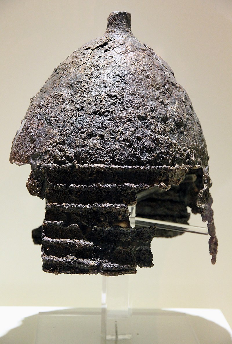 800px-Ḫattuša_Phrygischer_Helm_01.jpg