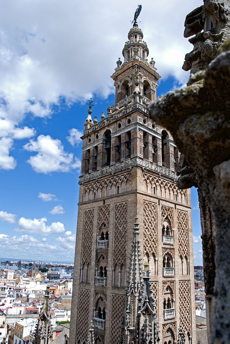 800px-001_giralda.jpg