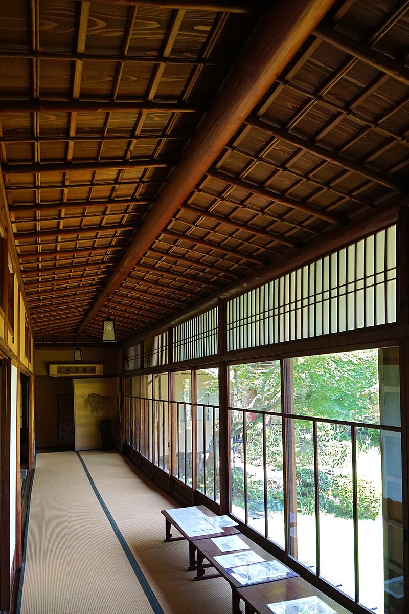 800px-150521_Rokasensuisou_Otsu_Shiga_pref_Japan06n.jpg
