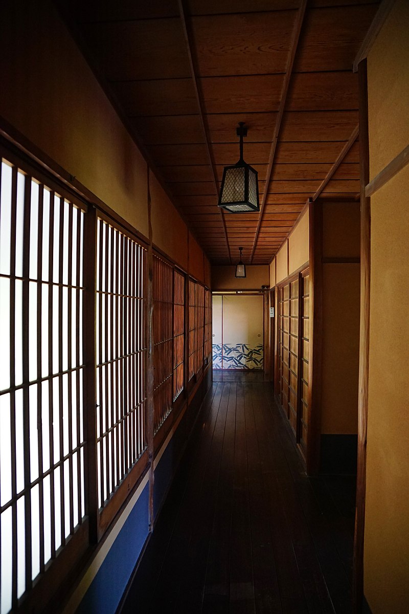 800px-150521_Rokasensuisou_Otsu_Shiga_pref_Japan08n.jpg