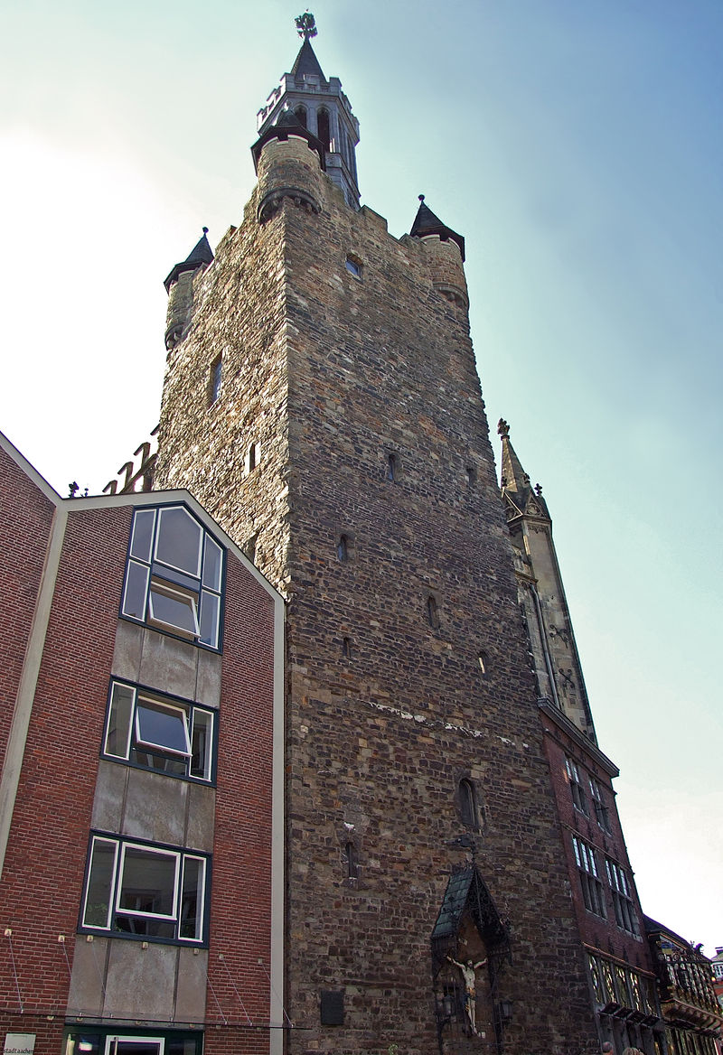 800px-Aachen,_Granusturm_-_East_Side.jpg