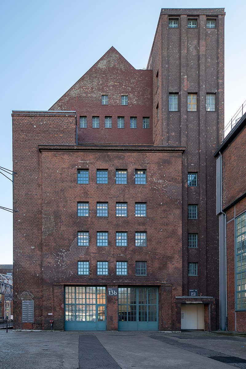 800px-AEG-Fabriken_Humboldthain,_Berlin_(GIMS9662-HDR).jpg
