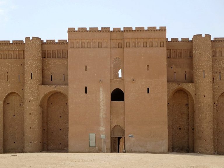 800px-Al-Ukhaidir_Fortess-768x576.jpg