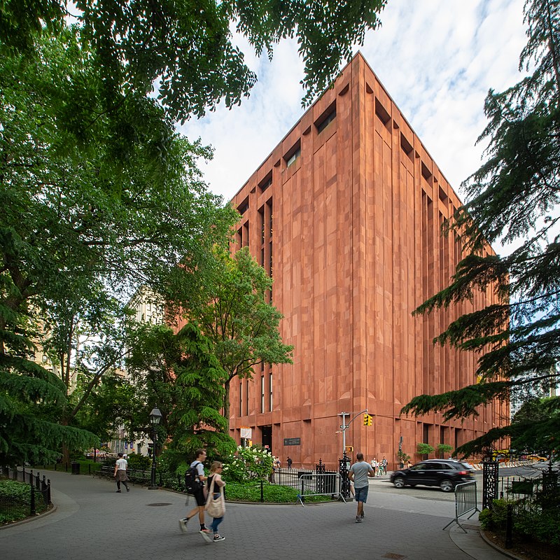 800px-Bobst_Library_(48072704803).jpg