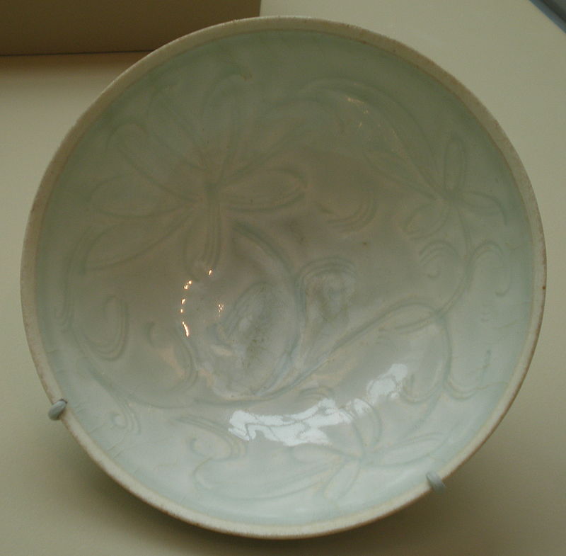 800px-Bowl_with_lotus_sprays_SF_Asian_Art_Museum_B60P2314.JPG
