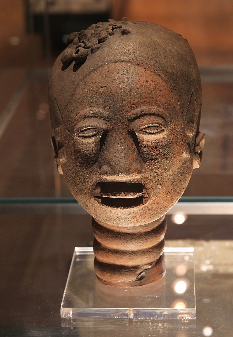 800px-British_Museum_Room_25_Pottery_head_Asante_people_Ghana_17022019_4893.jpg