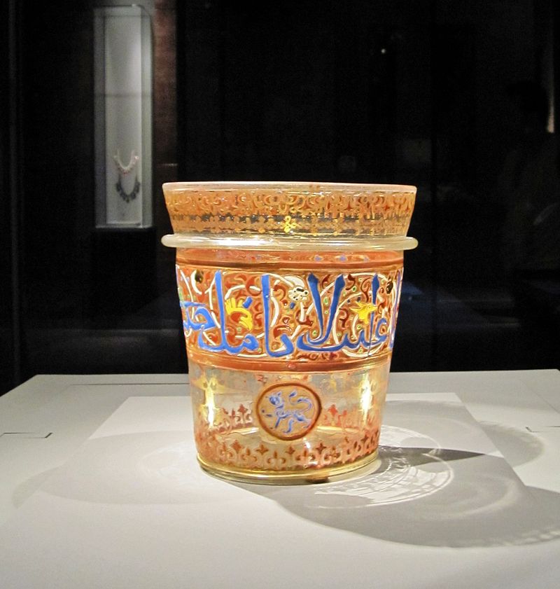 800px-Bucket,_syria,_14th_century.jpg