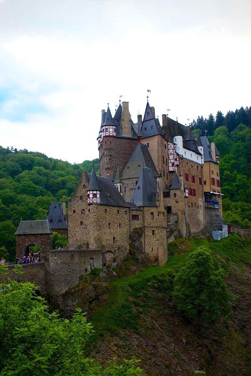 800px-Burg_Eltz_(70828721).jpeg