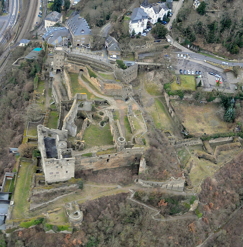 800px-Burg_Rheinfels_Luftbild_02.jpg