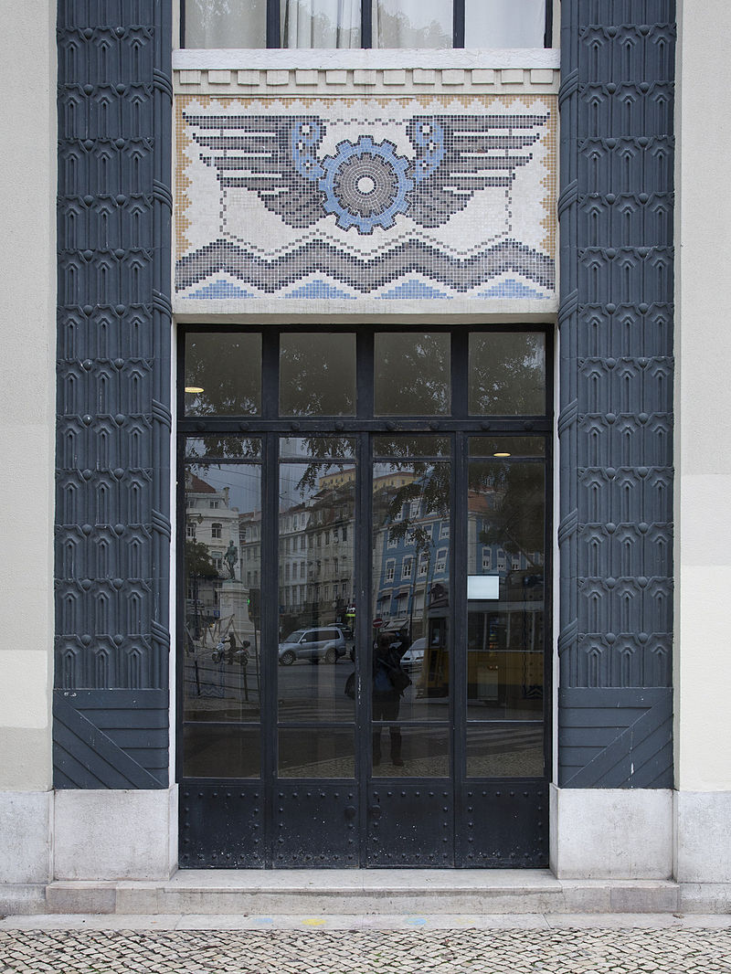 800px-Cais_do_Sodre_Pardal_Monteiro_6295.jpg
