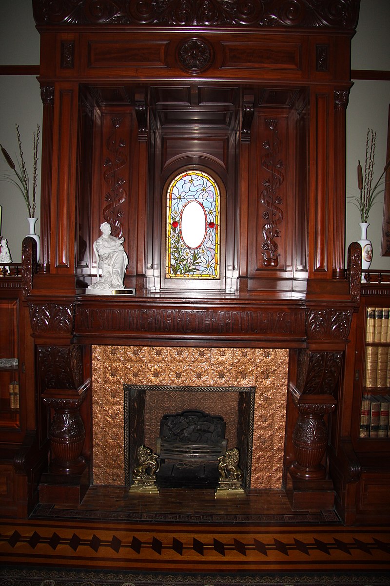 800px-Craigdarroch_Castle_interior,_IMG_004.jpg