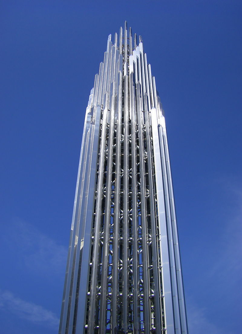 800px-Crystal_Cathedral_Spire_looking_up.jpg
