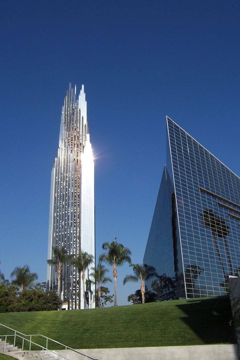 800px-Crystal_Cathedral_Tower.jpg