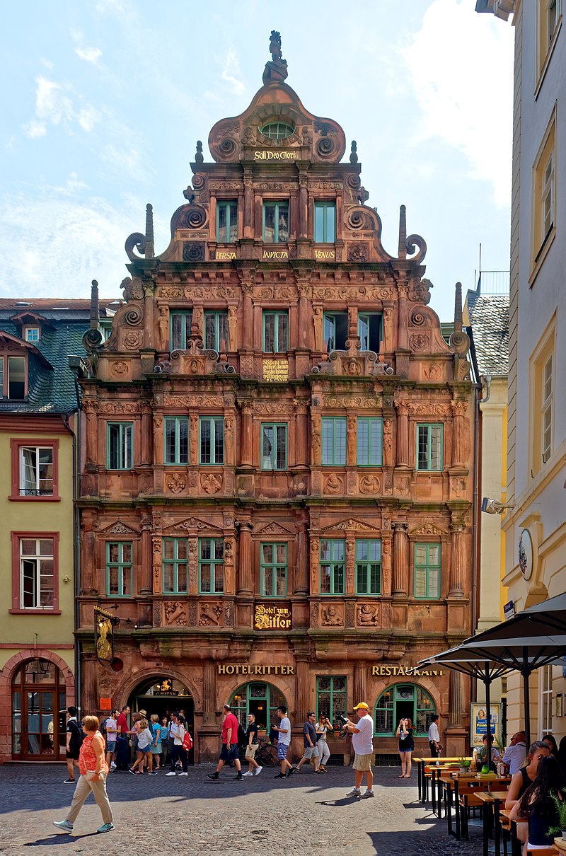 800px-Das_älteste_noch_erhaltene_Haus_in_Heidelberg._01.jpg